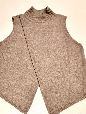 SHEIN Taupe Sleeveless Turtleneck Knit Vest